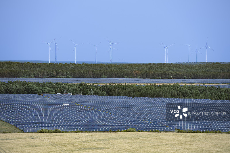 希普考勃兰登堡的太阳能收集器田图片素材