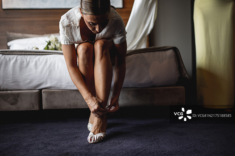 年轻新娘的早晨图片素材