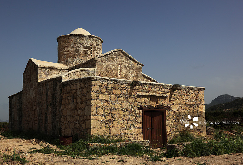 Panagia Pergaminiotissa教堂，位于北部通往卡帕斯半岛的沿海公路上的小教堂，北塞浦路斯图片素材