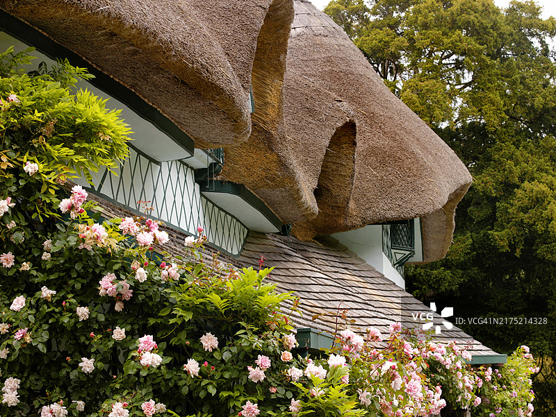 爱尔兰蒂珀雷里郡卡希尔的瑞士小屋图片素材