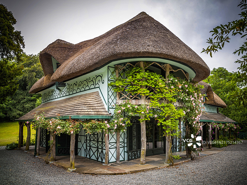 爱尔兰蒂珀雷里郡卡希尔的瑞士小屋图片素材