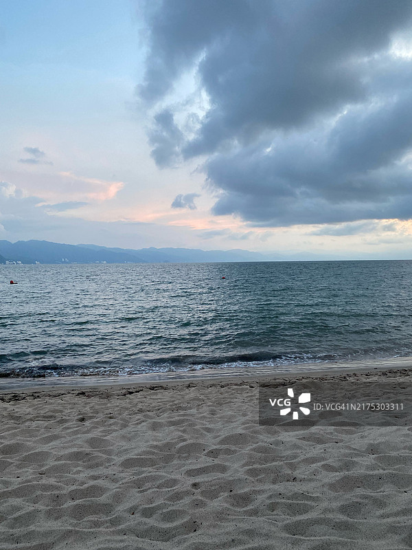 圣马丁岛日落时分的海景图片素材
