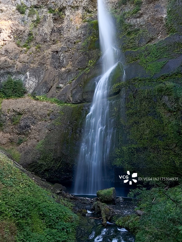 美国俄勒冈州波特兰森林瀑布风光图片素材