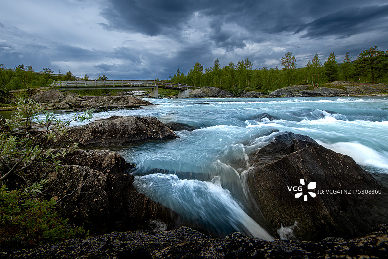 河流与天空的美丽景色图片素材