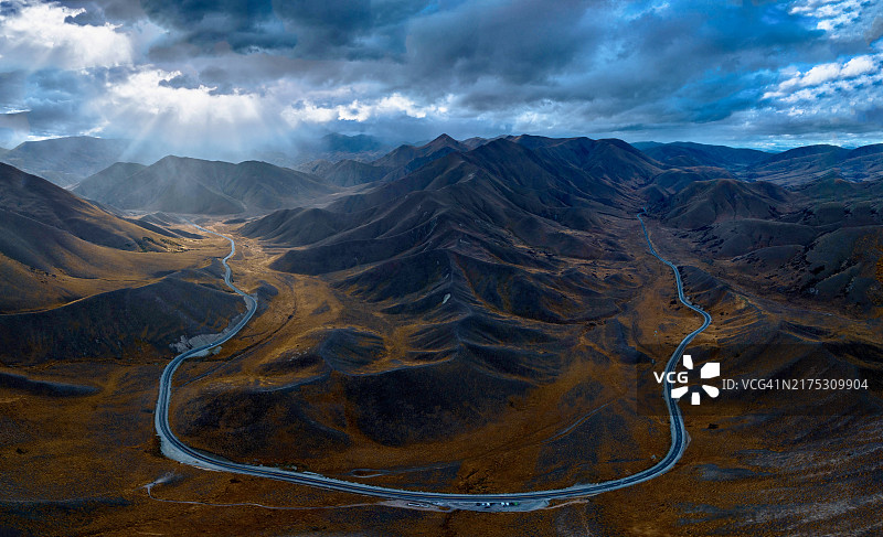 坎特伯雷林迪斯山口的云雾山景，新西兰图片素材