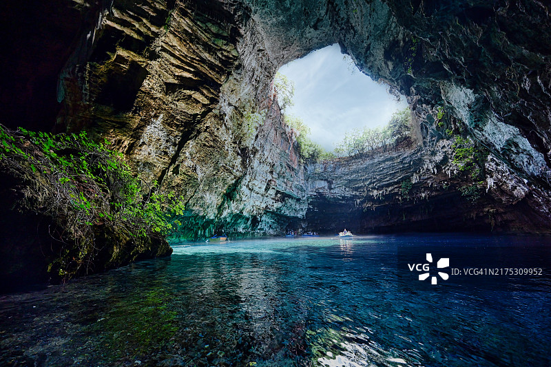 希腊阿戈斯托利的迷人海景图片素材