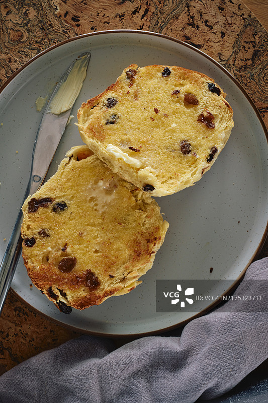 传统康沃尔藏红花面包切片（吐司，黄油）图片素材