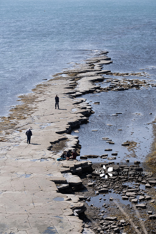 侏罗纪海岸海滩岩石图片素材