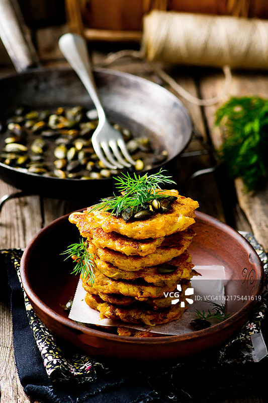 土豆南瓜莳萝炸馅饼图片素材