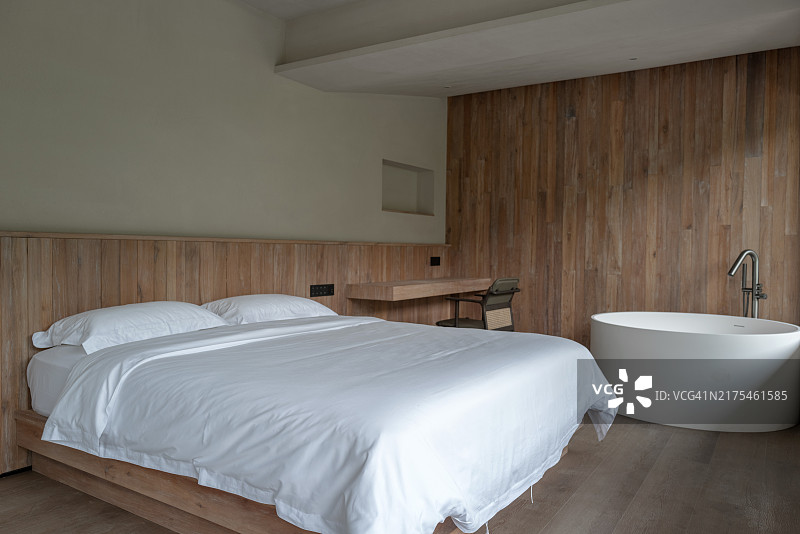 带有浴缸的卧室图片素材