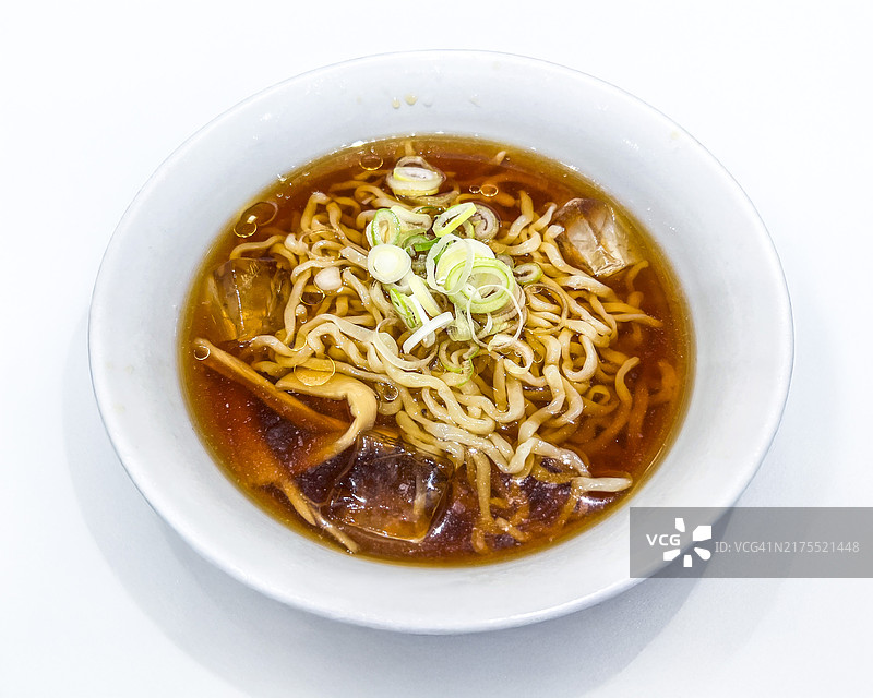 喜多方风味酱油鲣鱼冷拉面图片素材