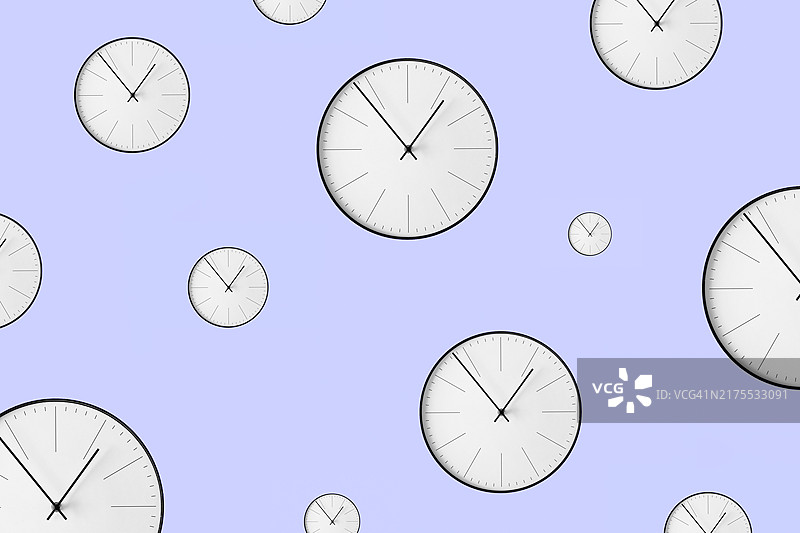 紫色背景上的不同大小的白色简约圆形时钟图案图片素材