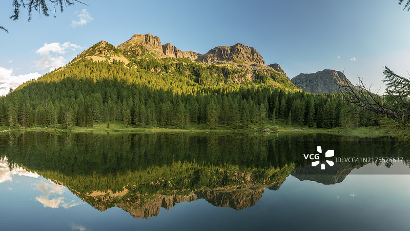 圣佩莱格里诺湖图片素材