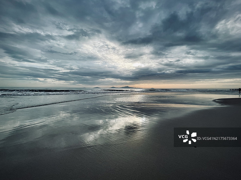 日落时分越南海滩风光图片素材