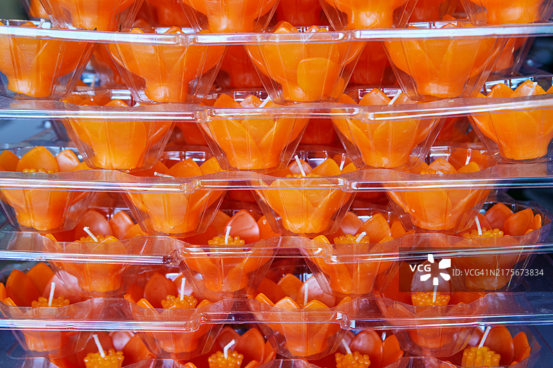 橙色蜡烛花朵造型设计特写图片素材