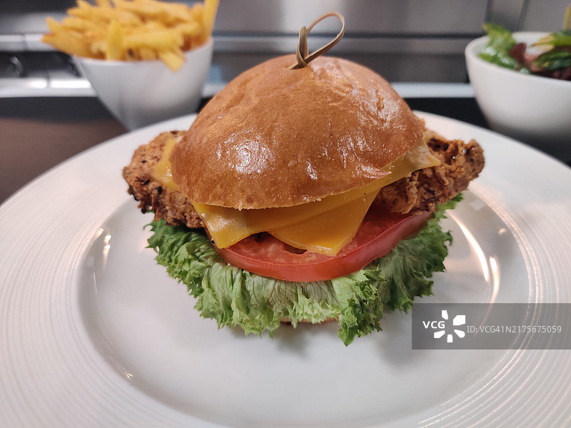 餐盘中的汉堡特写图片素材