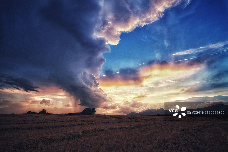 日落时分西班牙的壮丽景色图片素材