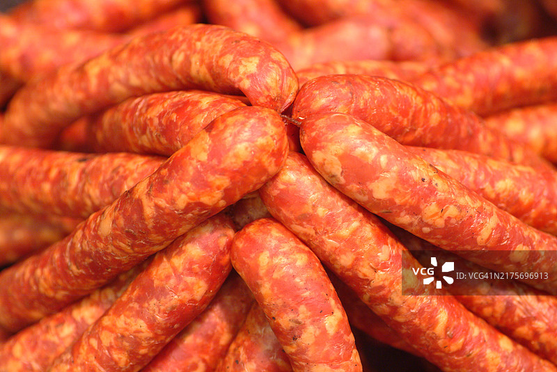 美食肉制品生香肠，德国胡椒香肠图片素材