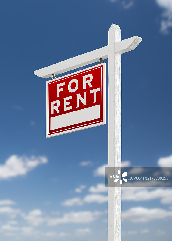 蓝色天空云朵背景的出租房地产标志左侧图图片素材