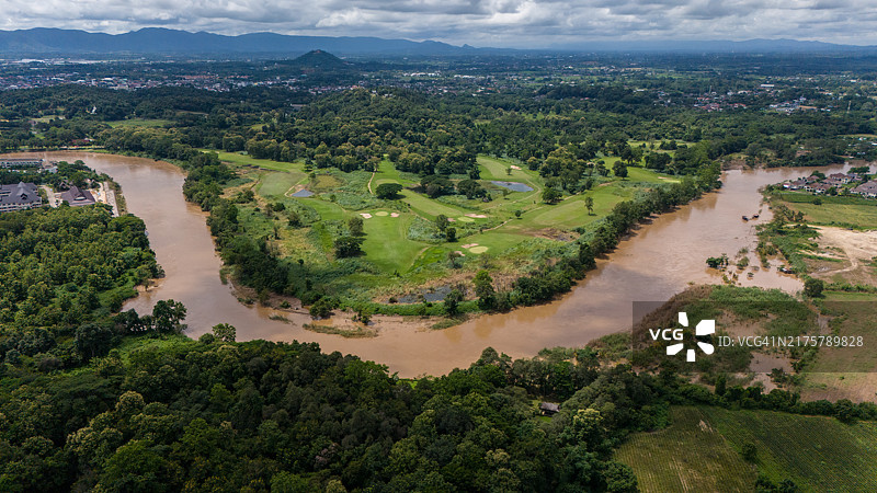 清莱湄公河的航拍，湄公河是主要河流，其水域源于缅甸的山脉，流经该省并排入湄公河。图片素材