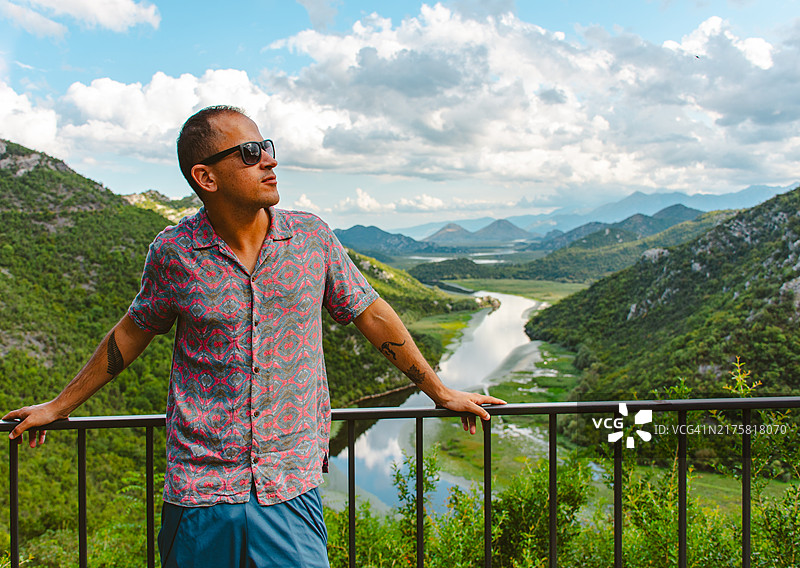 在里耶卡·茨尔诺耶维察的观景点的游客图片素材