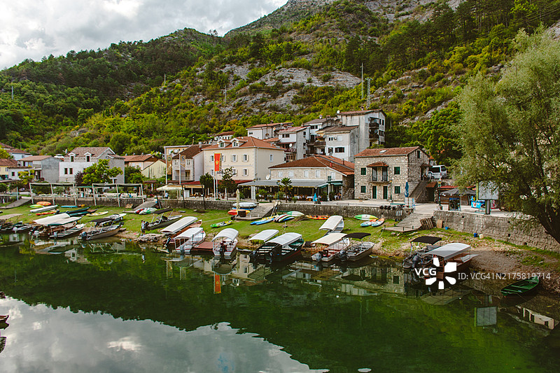 里耶卡·茨尔诺耶维奇老桥上的自然风光图片素材