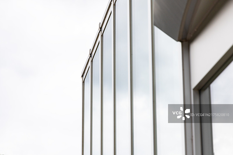 建筑立面的玻璃板图片素材