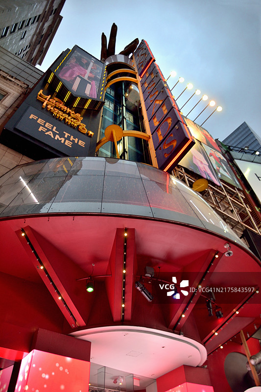 纽约曼哈顿时代广场杜莎夫人蜡像馆夜景图片素材