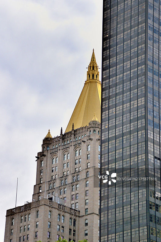 纽约曼哈顿纽约人寿保险大厦和麦迪逊广场公园附近的麦迪逊大道41号大楼图片素材