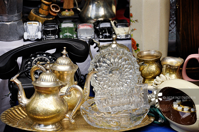 波哥大乌萨肯社区跳蚤市场的古董图片素材