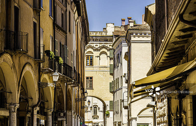 布罗莱托大街沿街建筑图片素材
