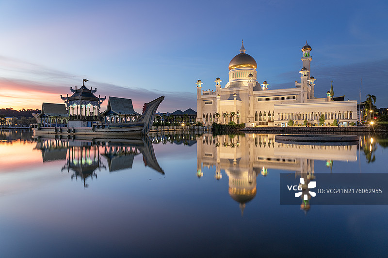 奥马尔·阿里·赛义夫丁清真寺，文莱达鲁萨兰国图片素材