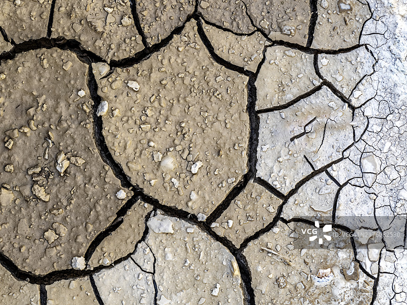 因干旱而龟裂的泥土图片素材