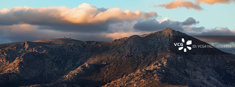 瓜达拉马山脉全景：La Maliciosa山和La Bola del Mundo图片素材