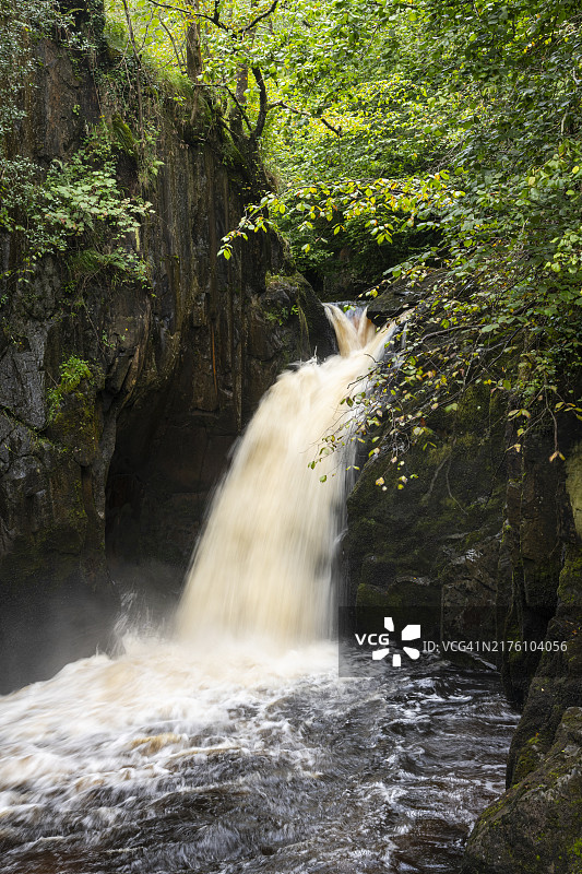 英格兰北约克郡因格尔顿瀑布步道图片素材