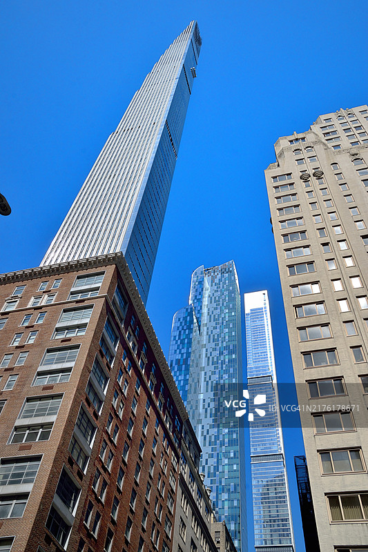 纽约曼哈顿，中央公园以南中城区施坦威大厦（西57街111号）、One57和诺德斯特龙大厦图片素材