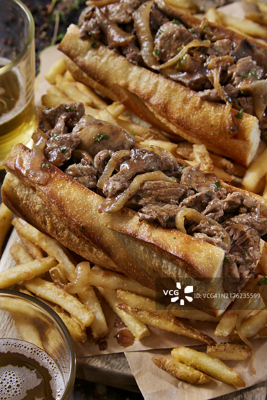 切碎的牛里脊牛肉蘸酱图片素材