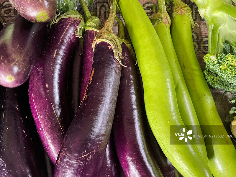 新鲜有机茄子图片素材