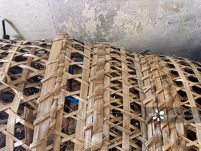 藤或竹编织盒图片素材