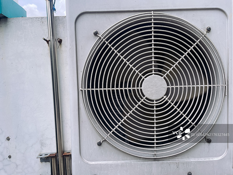 办公室里的空调系统，风扇视角图片素材