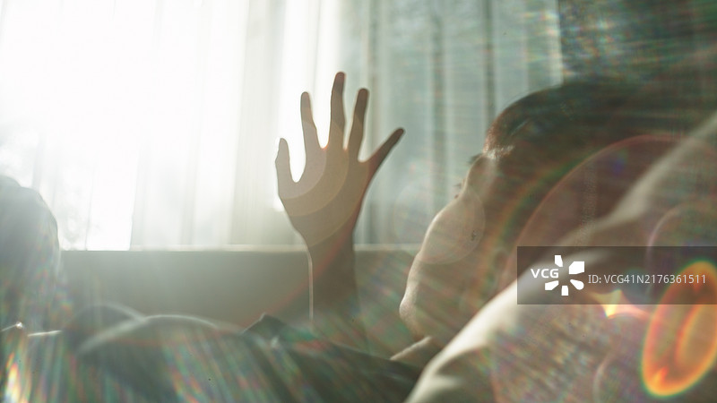 沐浴阳光图片素材