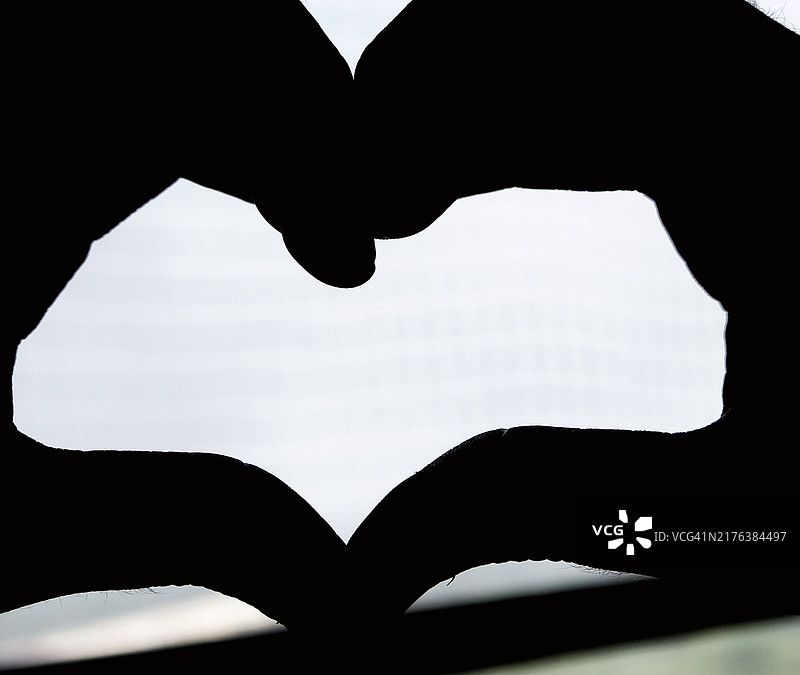 手托心形图片素材