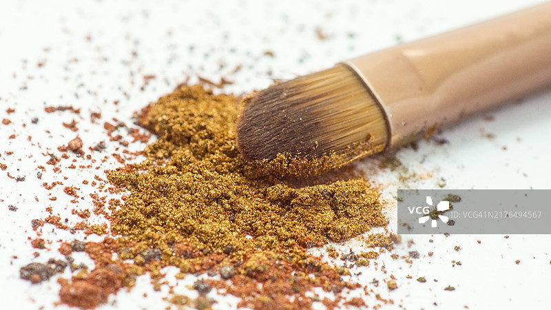 带闪粉的化妆刷图片素材