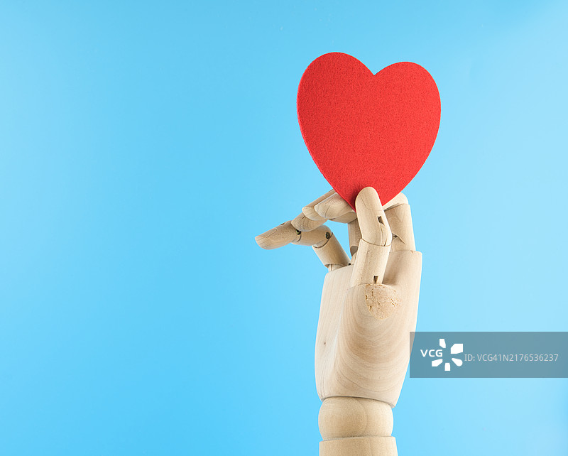 情人节的木制手托心图片素材