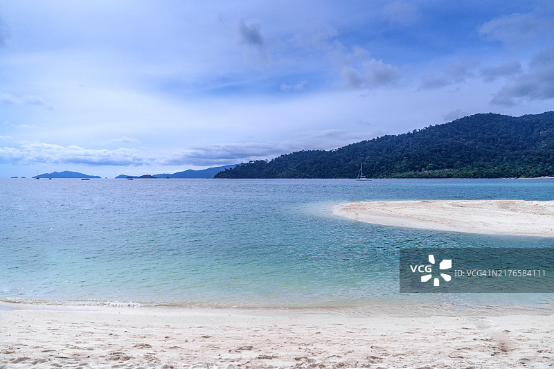 泰国丽贝岛海滩的迷人景色图片素材