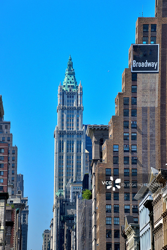 纽约曼哈顿百老汇1913年伍尔沃斯大厦图片素材