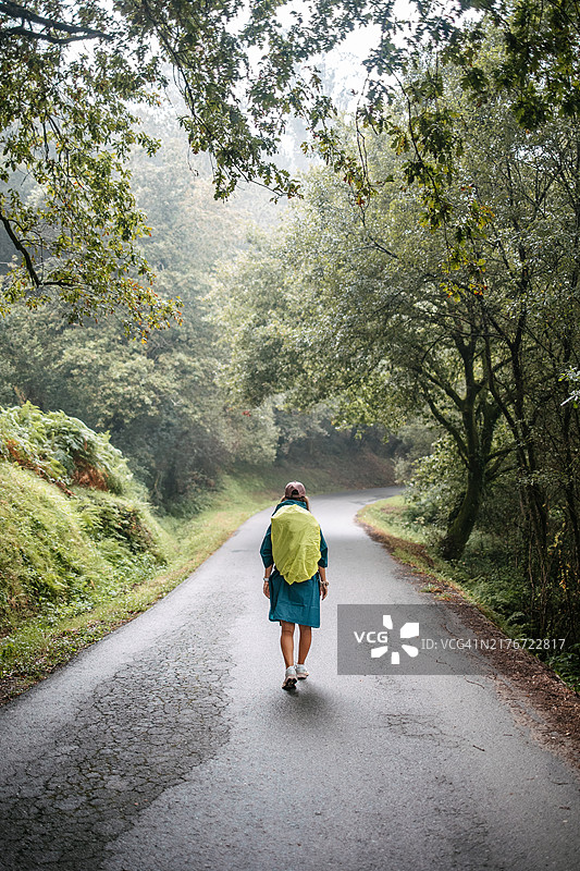 朝圣者的雾蒙蒙清晨图片素材