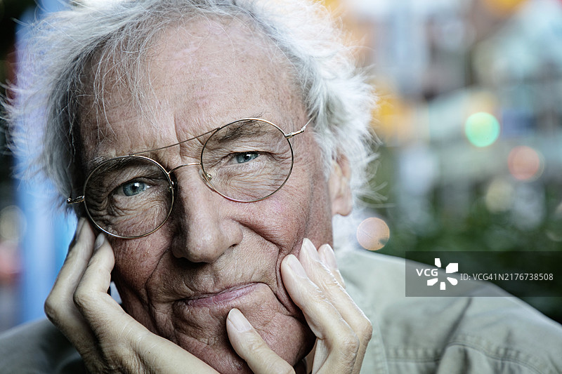 一张充满阅历的面孔图片素材