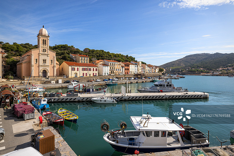 港口的高角度视图。法国奥克西塔尼亚的波尔特-旺德尔斯。图片素材