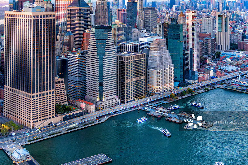 纽约市东河沿岸建筑群图片素材